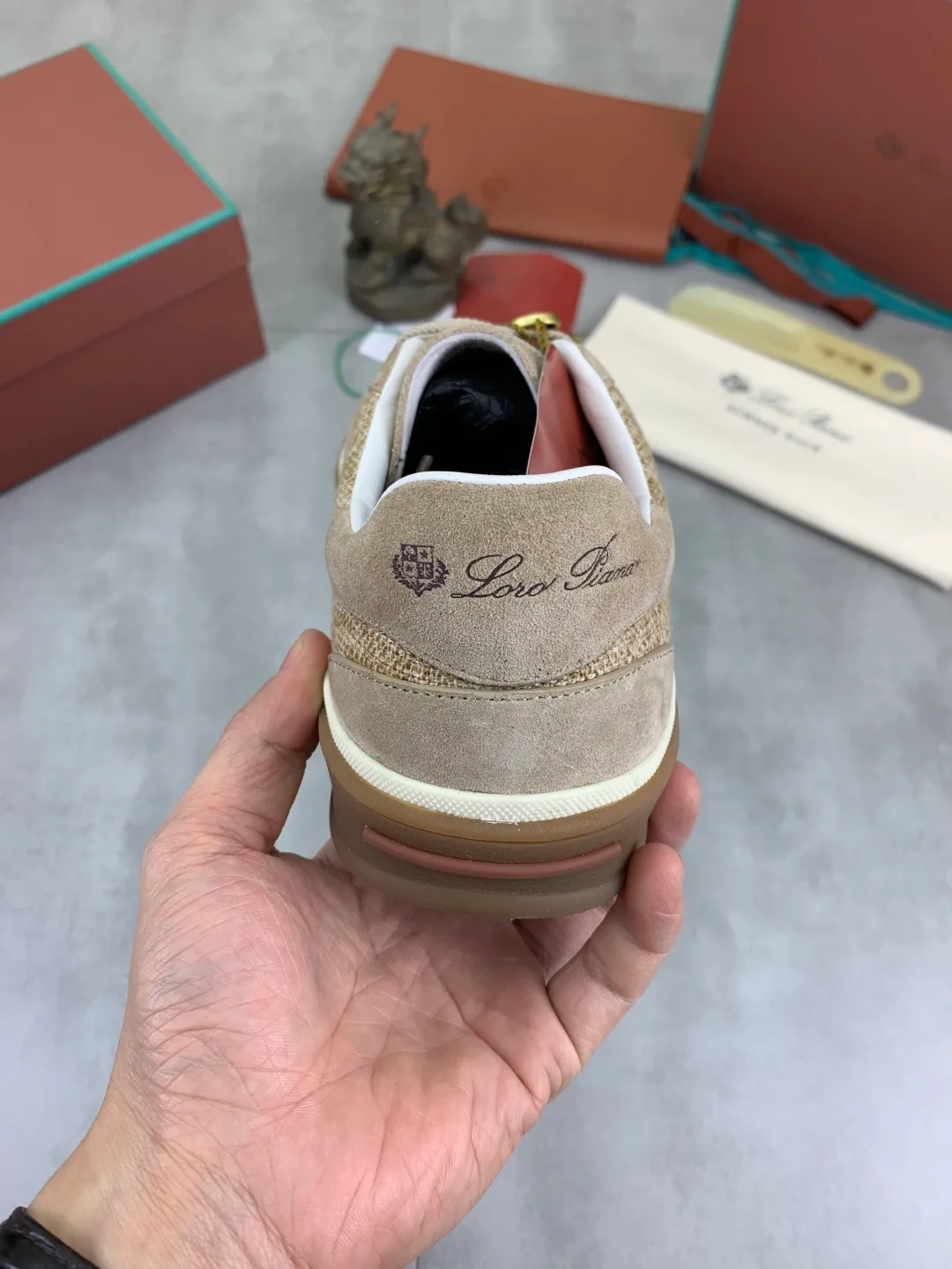 Men's Men's Shoes 💰P560 New Style 💰 The latest casual shoes Loro Piana 💯 Top grade 💯 Buy the original copy 💯 Founded the existing Loro Piana company on April 24, 1924. It is now the sixth generation of family business, providing the best quality products to customers who are discerning about taste and quality. Imported original fly woven fabrics with cowhide fabrics, plain calfskin lining, hand-stitched threads with cowhide feet, original packaging, high-end outsole, size: 38-45 (custom-made for 46), 7️⃣ colors available